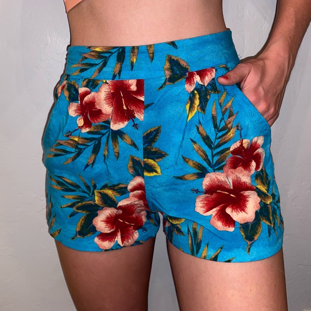 Mossimo Shorts - Picture 2 of 4